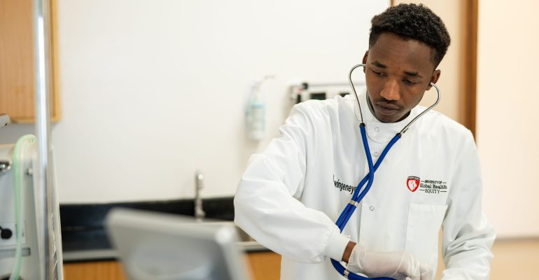 Med student Class of 2028, Merci Uwingeneye_Lab